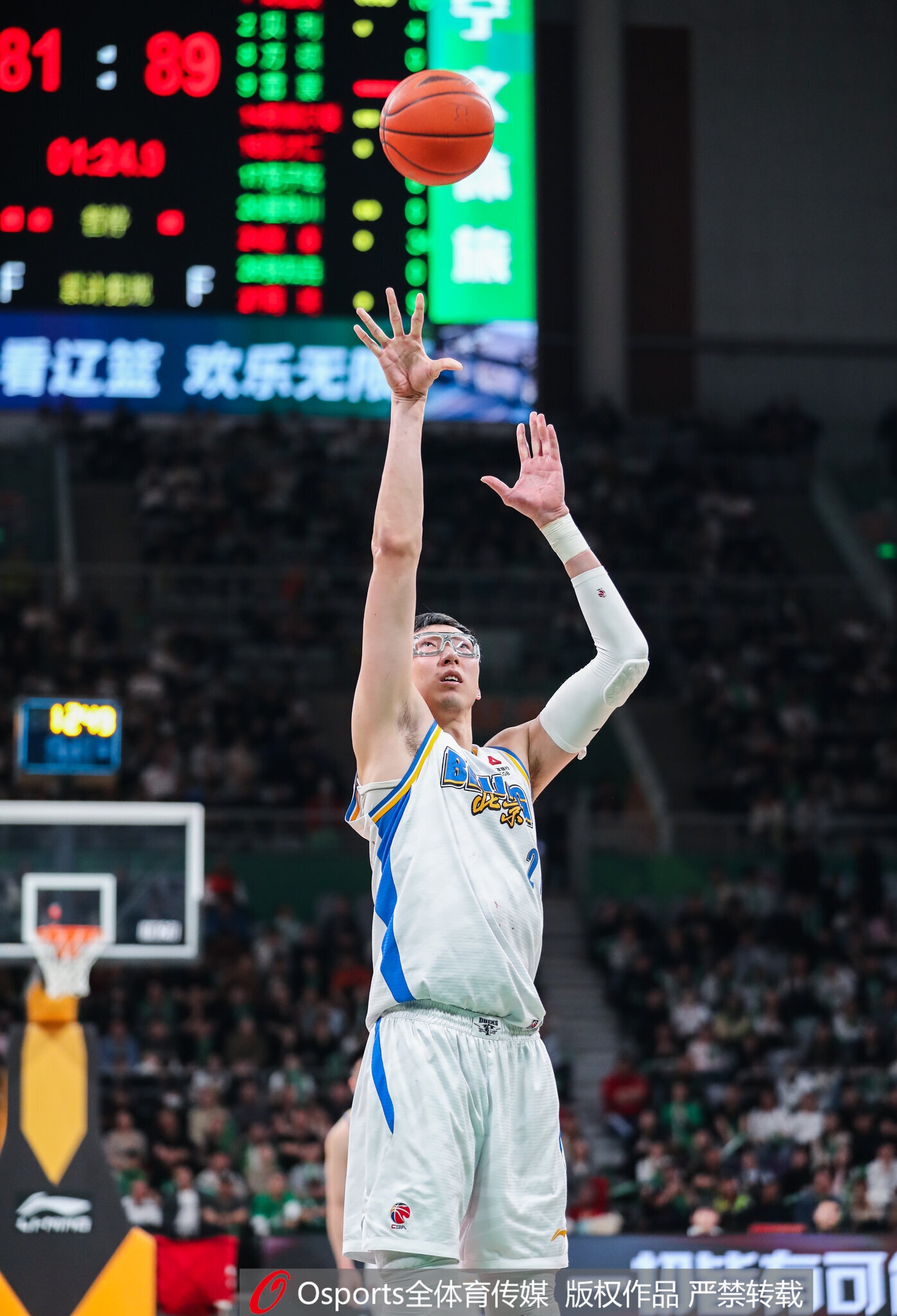 云开体育app下载-14罚5中！媒体人：周琦罚球容易被针对 姚明大郅巴特尔罚球都不错