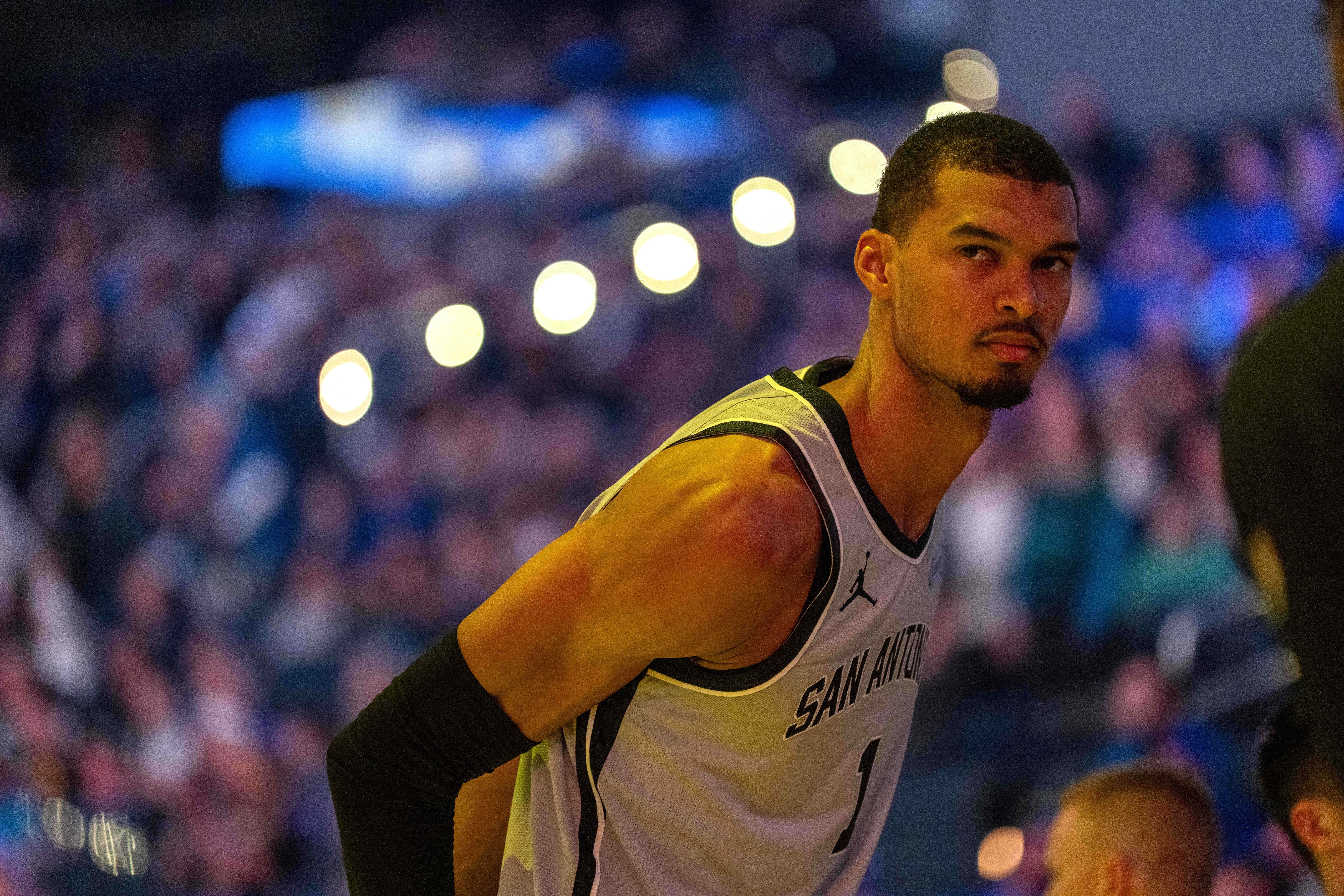 开云体育下载app-刺记：文班亚马今天曾极力争取上场 但未能通过NBA脑震荡保护协议